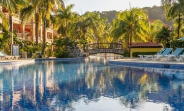 Infinity Bay Roatan Daypass
